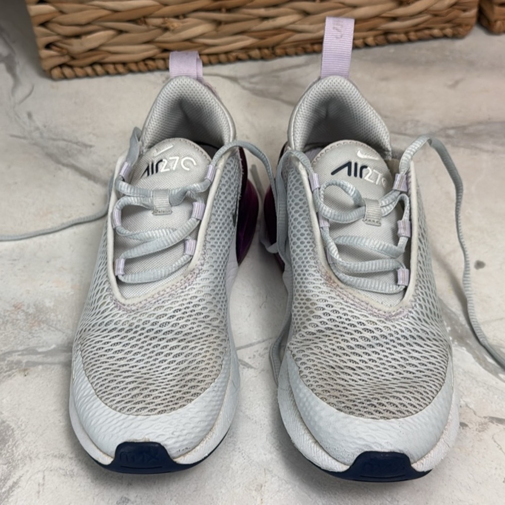 Girls Nike air max 270s
